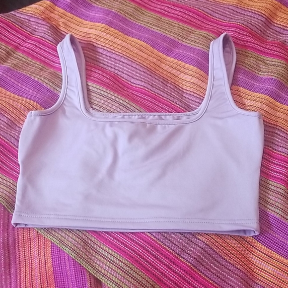 Tops - NWOT CUTE CROPED TOP